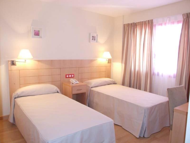 Hotel Villa De Zaragoza Casetas Bilik gambar
