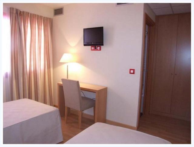 Hotel Villa De Zaragoza Casetas Bilik gambar