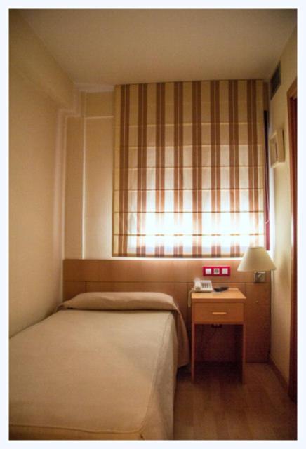 Hotel Villa De Zaragoza Casetas Bilik gambar